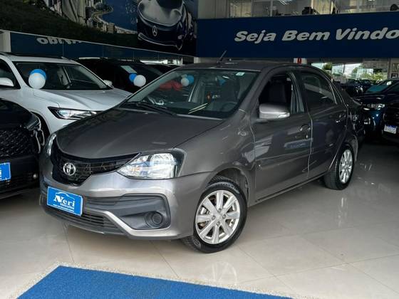 TOYOTA ETIOS 1.5 X PLUS SEDAN 16V FLEX 4P AUTOMÁTICO